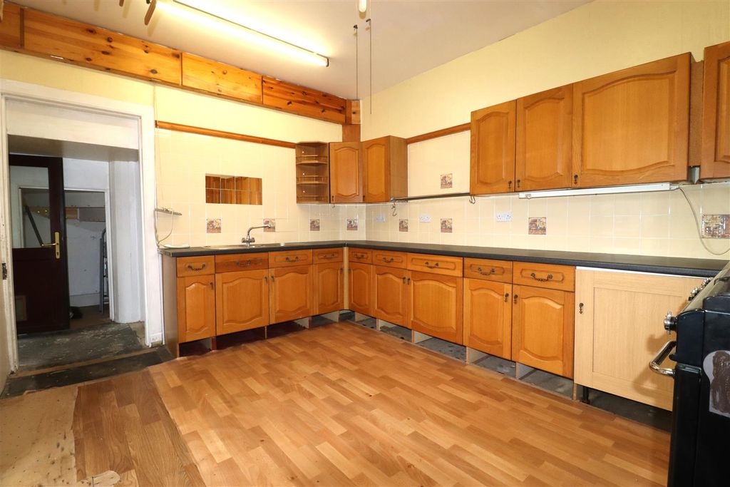 Property photo 2 of 39 Kitchen (4).Jpg