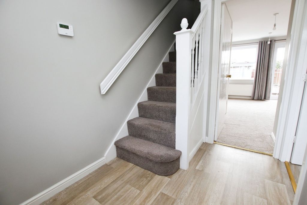Property photo 2 of 14 4205722