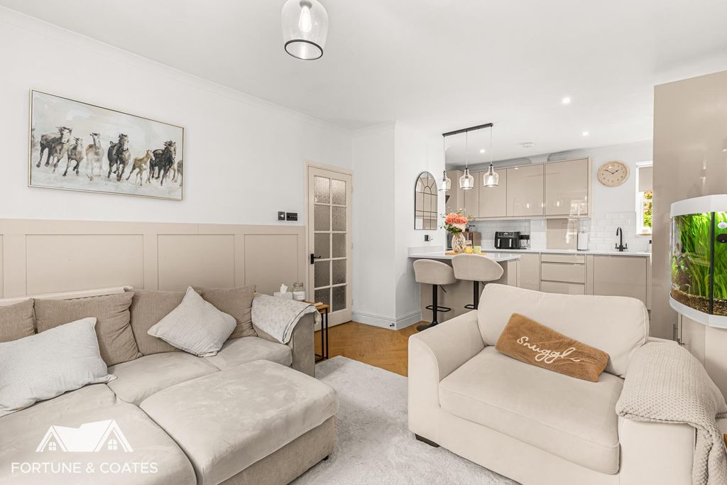 Property photo 2 of 21 Twyfordmews_16.Jpg