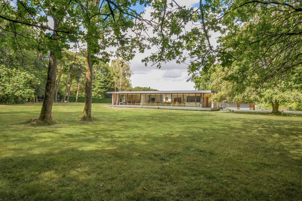 Property photo 2 of 37