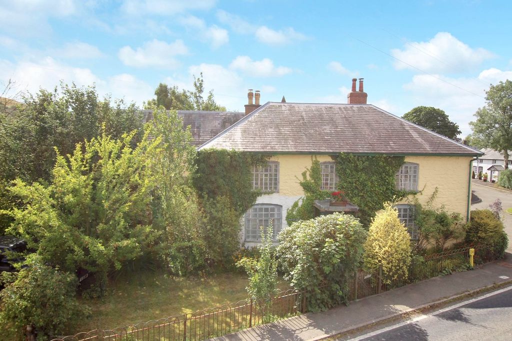 Property photo 1 of 43