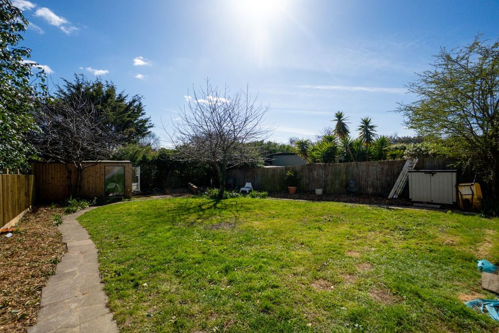 Property photo 3 of 28