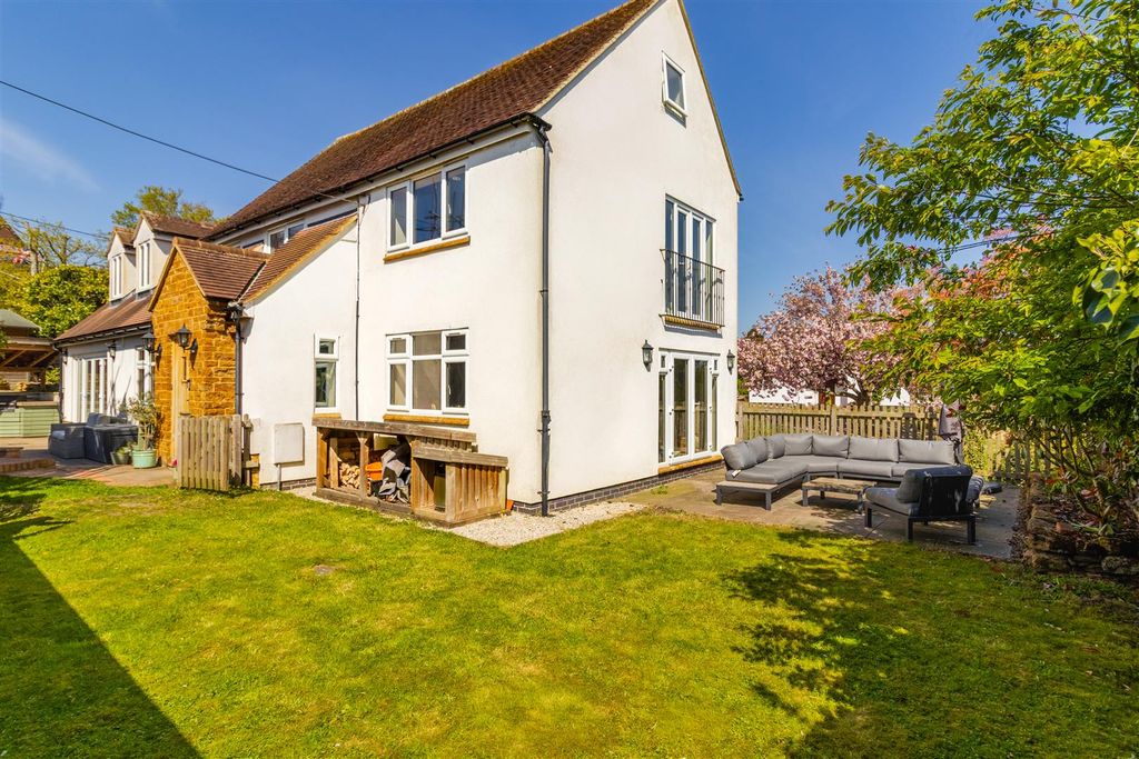 Property photo 2 of 42
