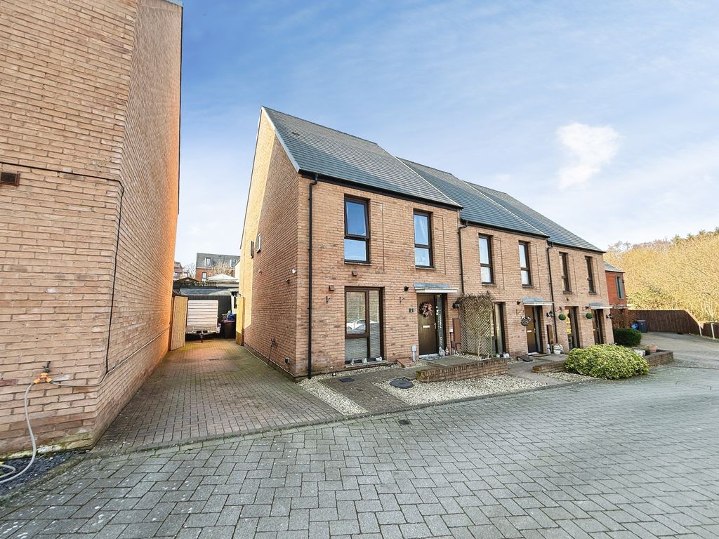 Property photo 1 of 28