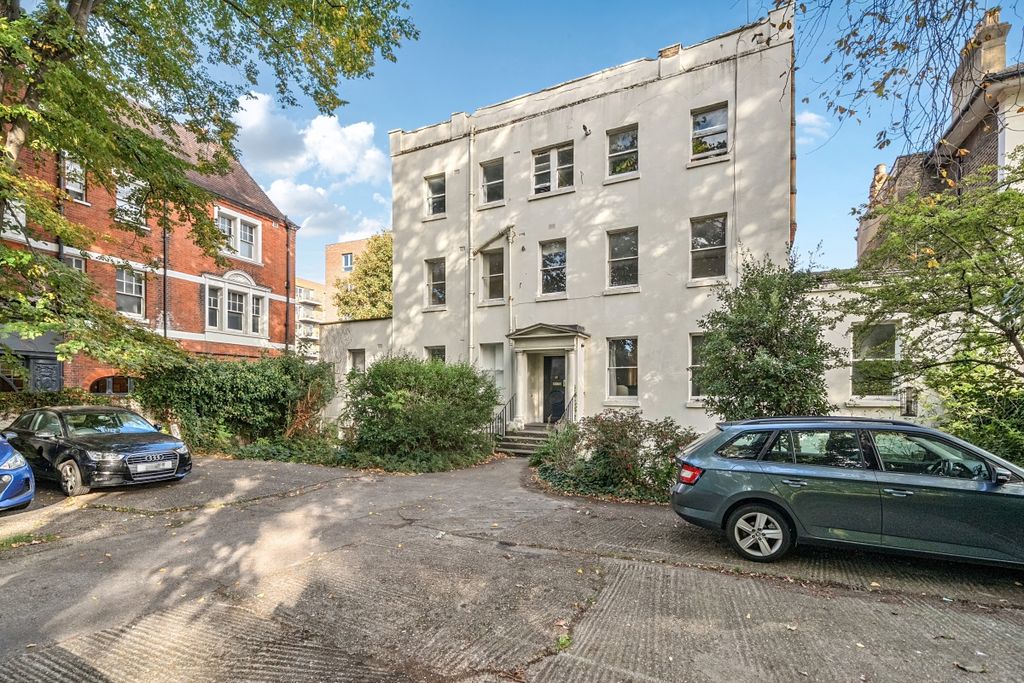 Property photo 1 of 11 1359045-1-68d2598...