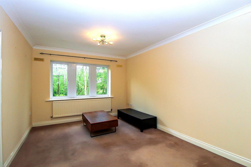 Property photo 3 of 7 Lounge