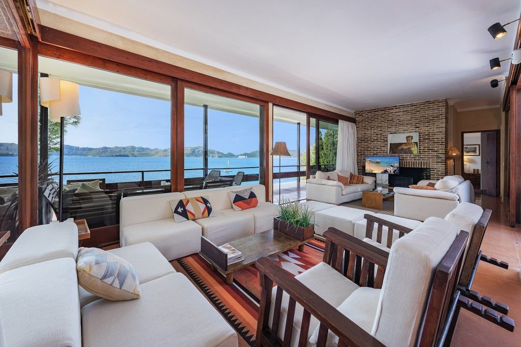 Property photo 3 of 20 Living (1)