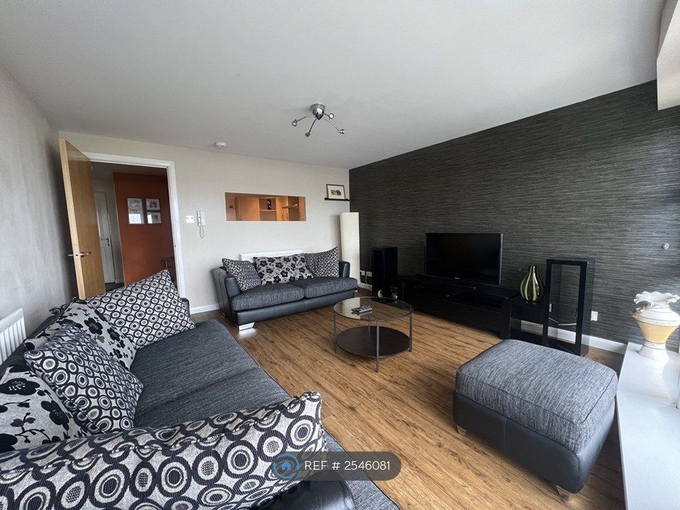 Property photo 2 of 16 Living Room