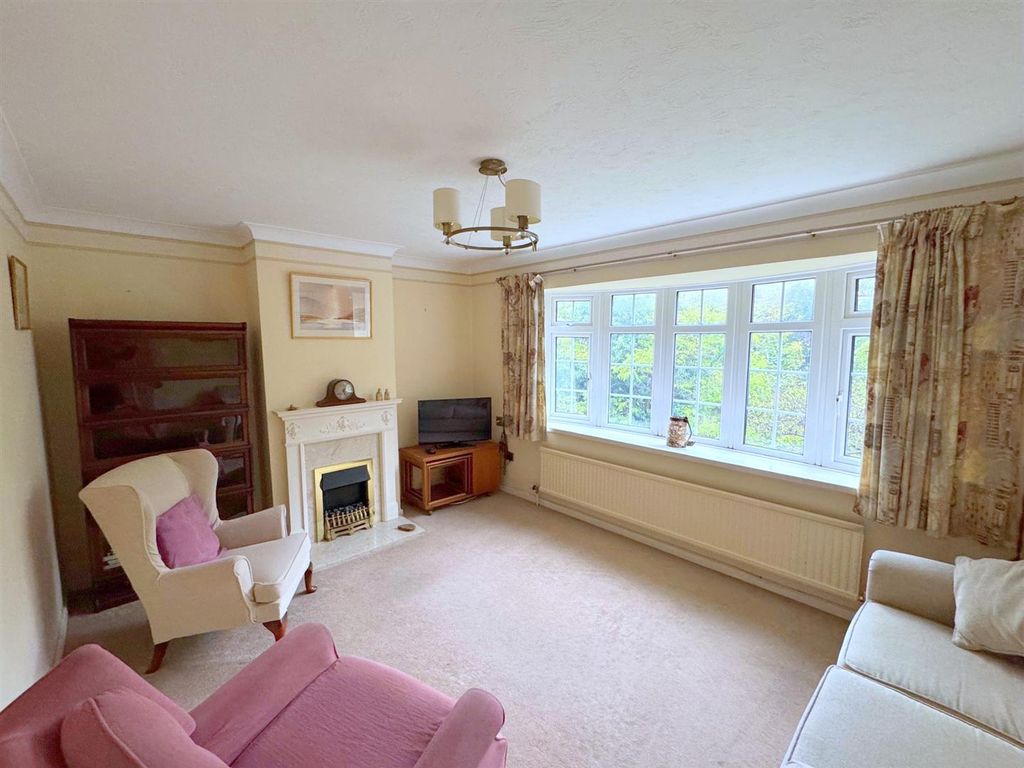 Property photo 2 of 20 Sitting Room