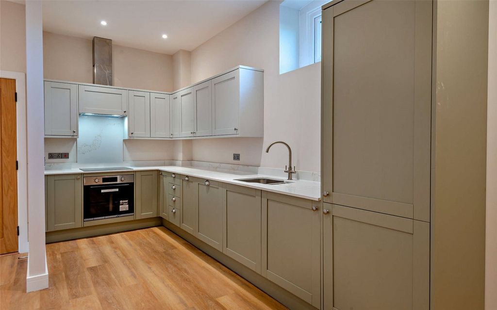 Property photo 2 of 10 90A Alma Road