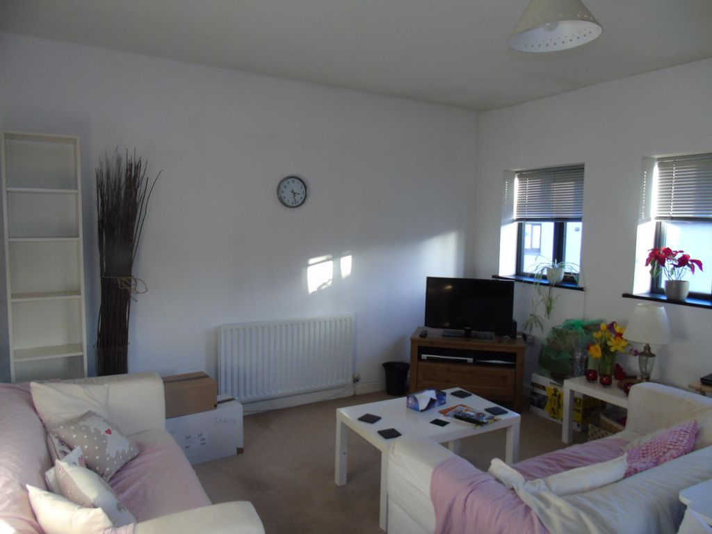 Property photo 2 of 5 Living Room
