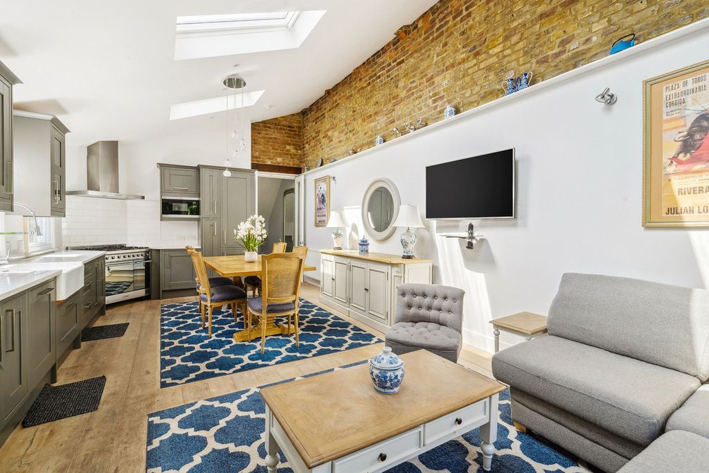 Property photo 3 of 19