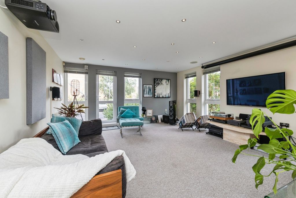 Property photo 3 of 14 Pbox-Img.Jpg