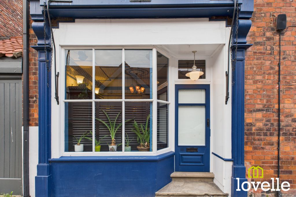 Property photo 2 of 47