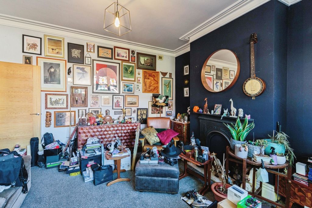 Property photo 2 of 17 Photo