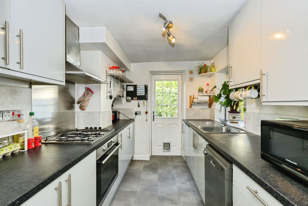 Property photo 2 of 17 Kitchen