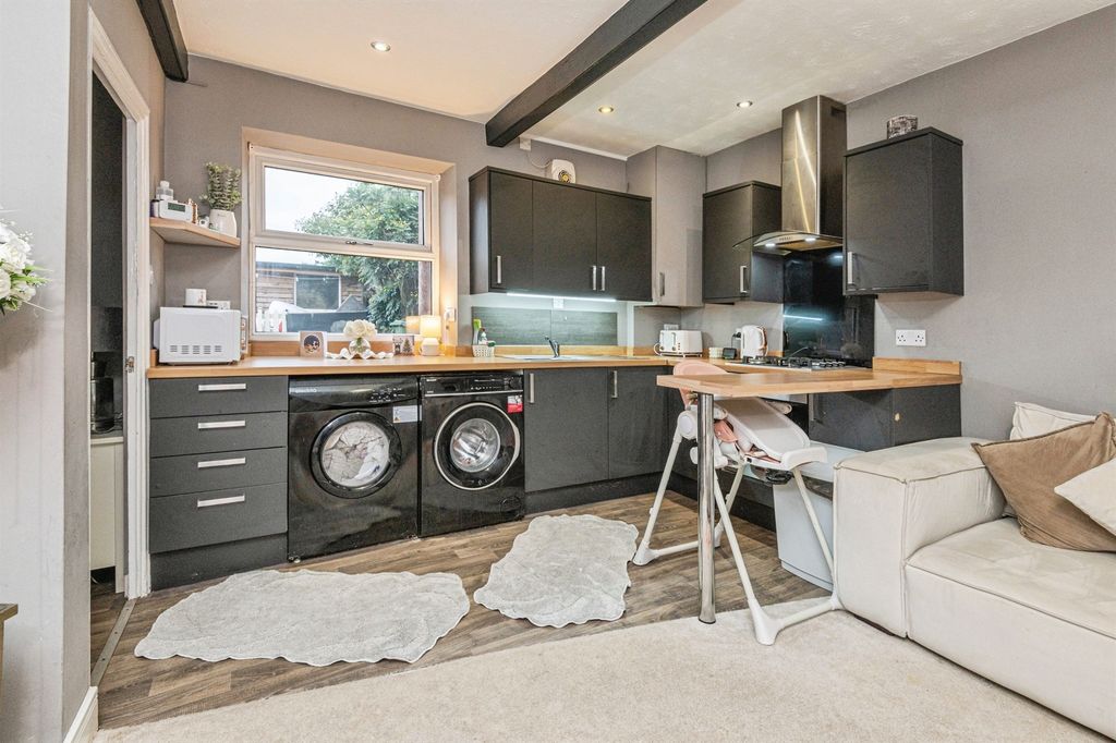 Property photo 2 of 11