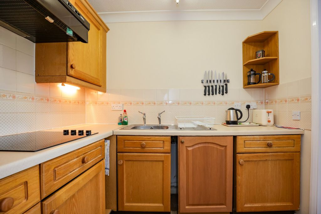 Property photo 3 of 18 Kitchen
