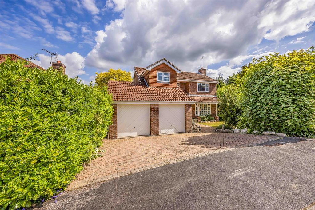 Property photo 1 of 18 6 Mallow Close, Purbrook-Small-Porticomarketing-Ne