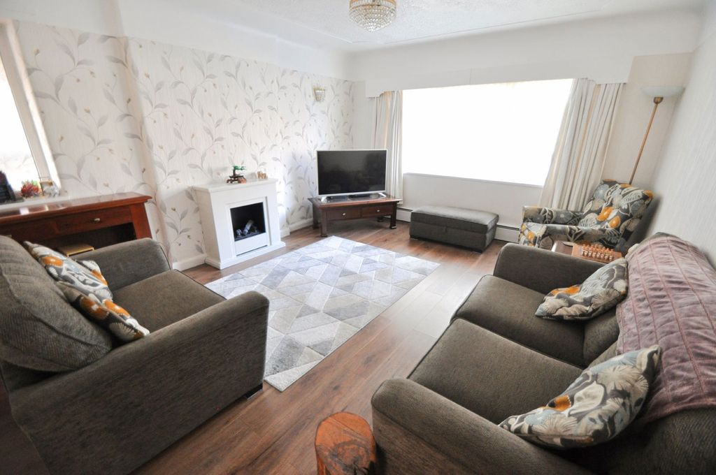 Property photo 2 of 31