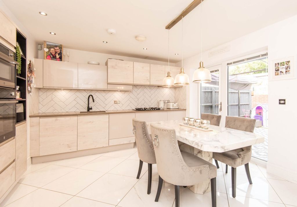 Property photo 1 of 33