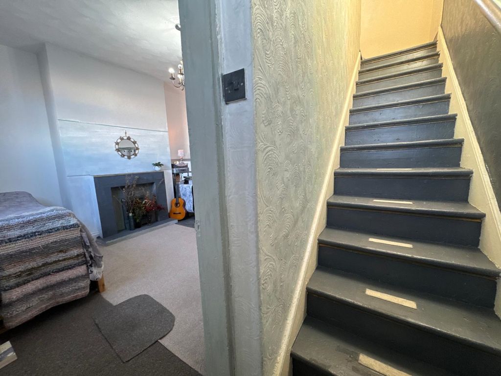 Property photo 3 of 13 2123098B-9038-41F0-966A-7E1Fdecc5686