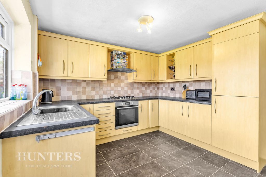 Property photo 3 of 27 Kitchen
