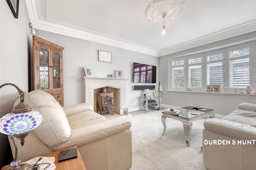 Property photo 2 of 23 Nelwyn Avenue