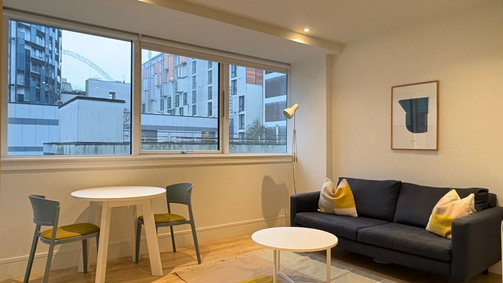 Property photo 1 of 16 Living Room