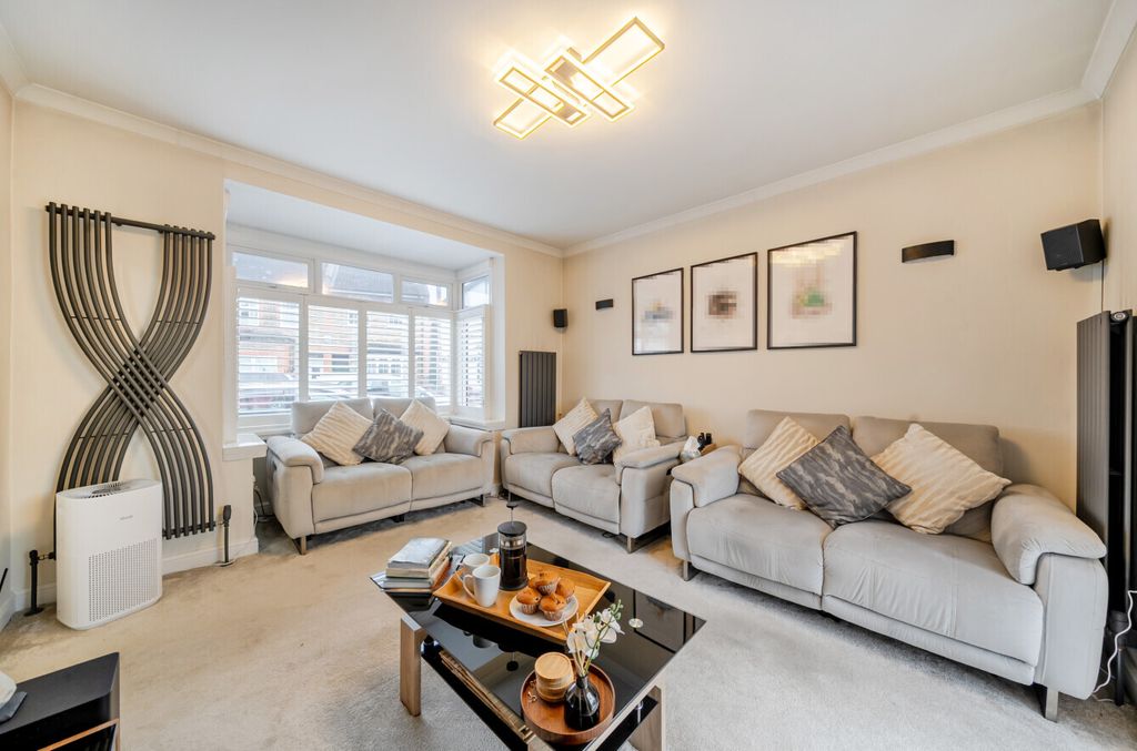 Property photo 2 of 23 Living Room