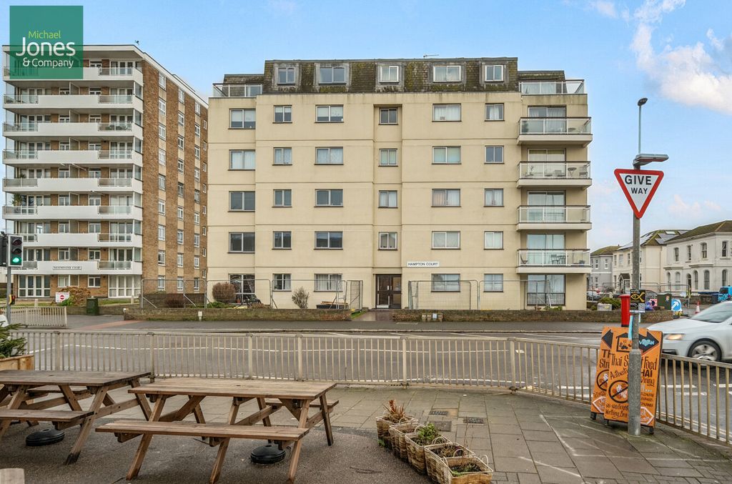 Property photo 1 of 8 External