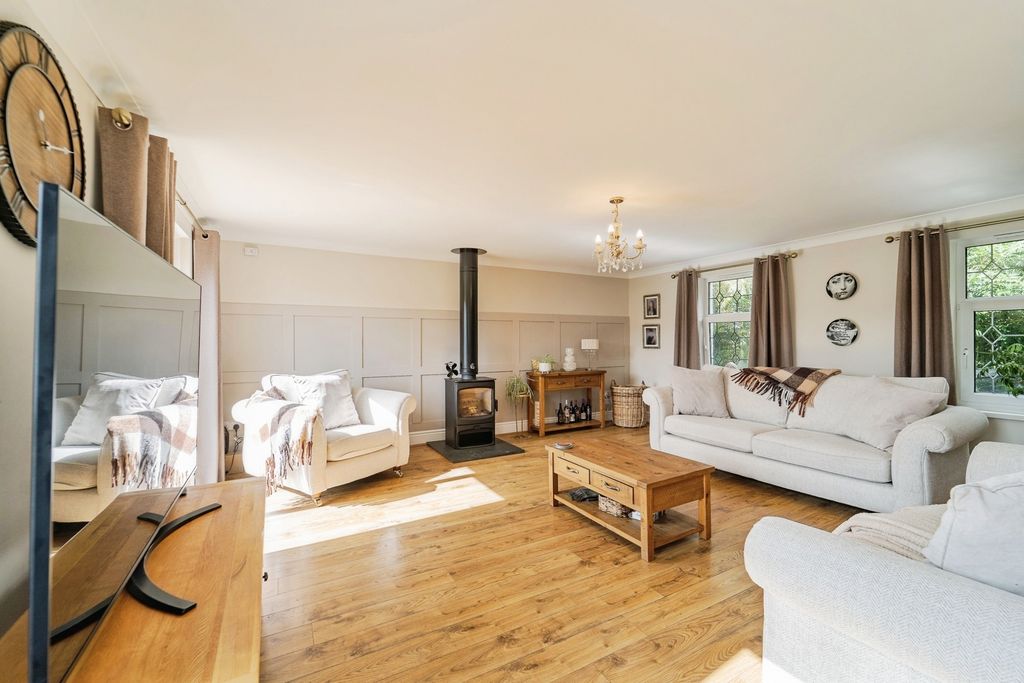 Property photo 3 of 27 Pbox-Img.Jpg