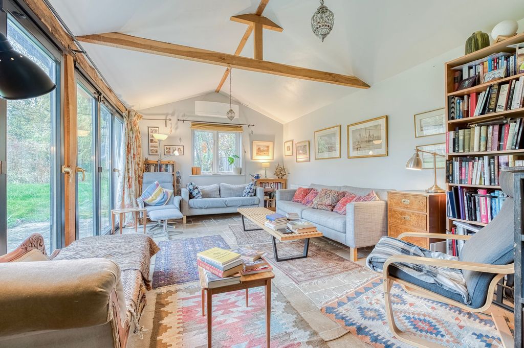 Property photo 2 of 34