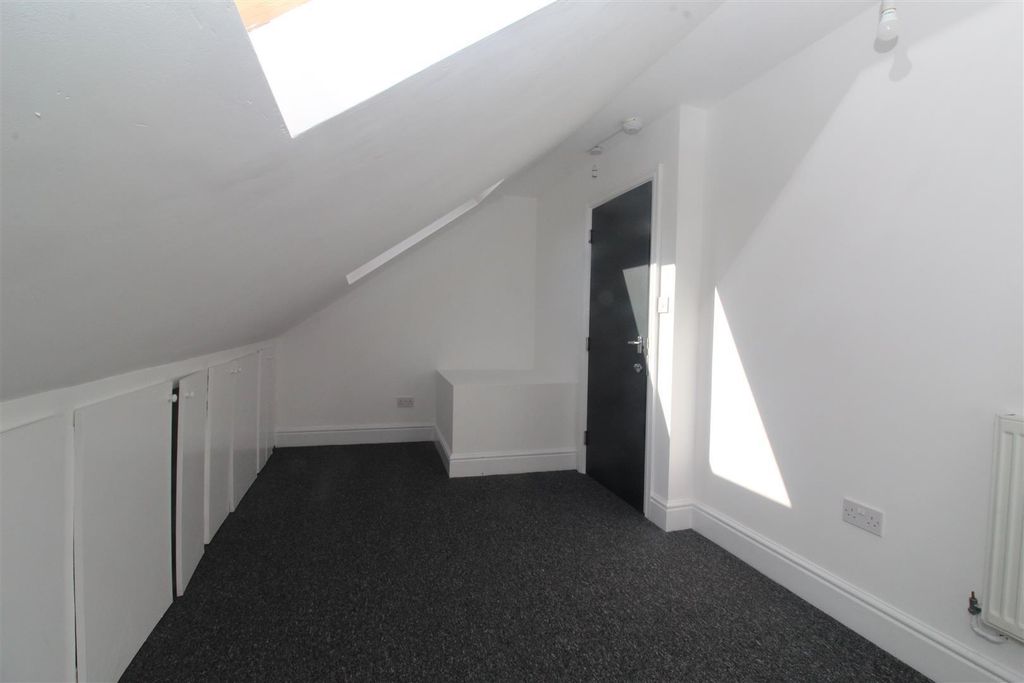 7 bed shared accommodation to rentMackintosh Place, Cardiff CF24 photo 4