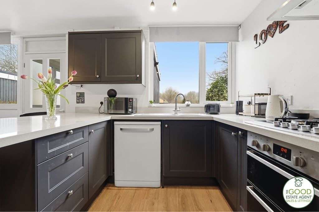 Property photo 3 of 25