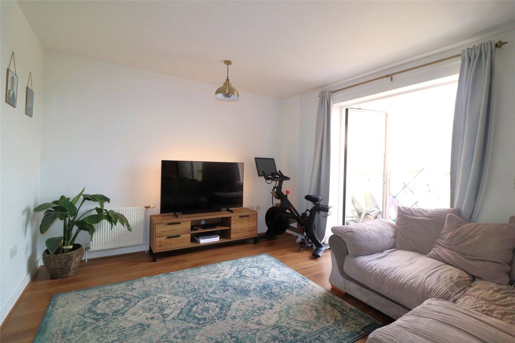 Property photo 2 of 17 Picture No. 24