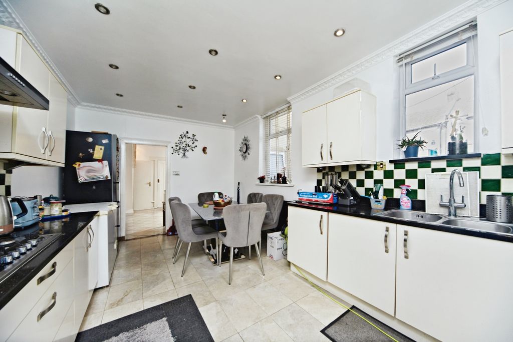 Property photo 2 of 20 Kitchen