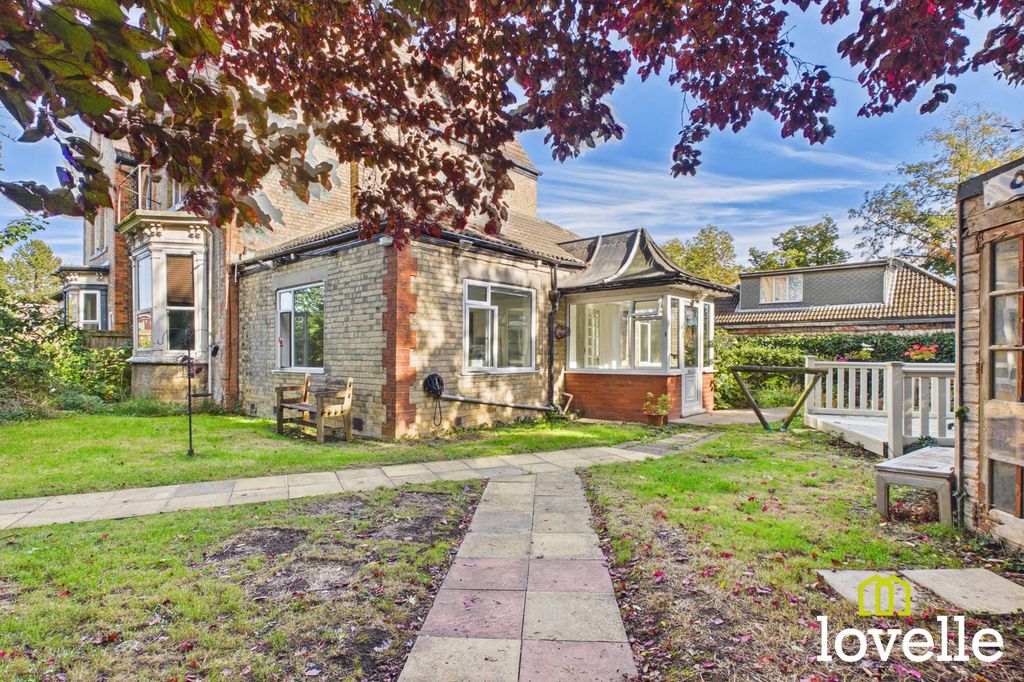 Property photo 1 of 18