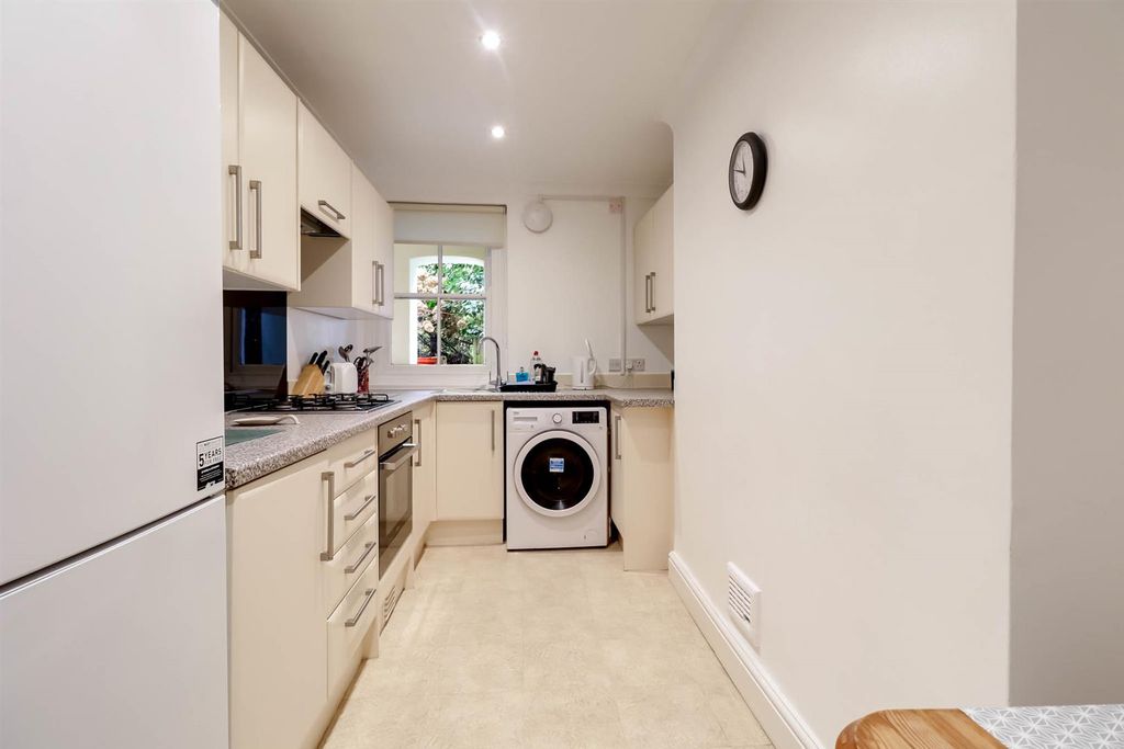 Property photo 2 of 9 1-Bed-Hales-Road9.Jpg