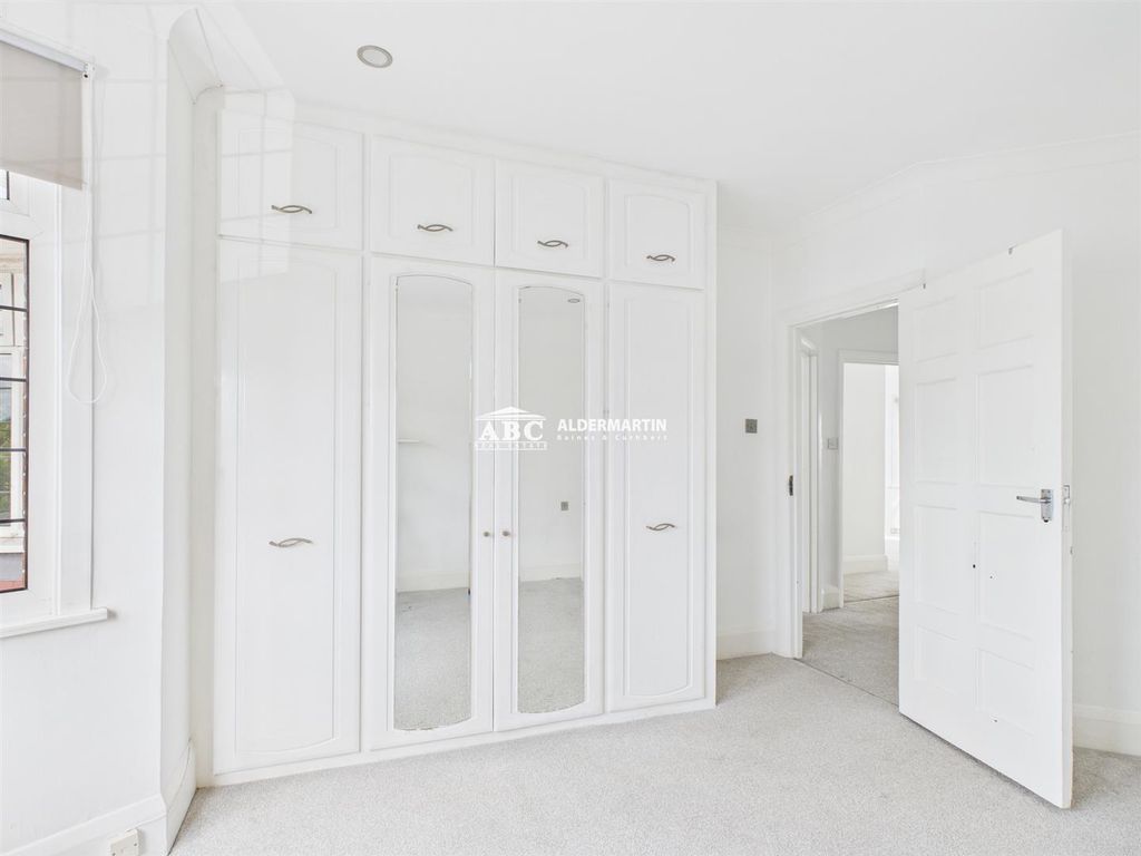 Additional image 19 of 5 bed property for salePenshurst Gardens, Edgware HA8