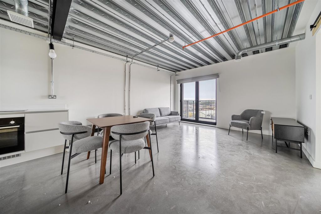 Property photo 2 of 12 1369179-8-68ee4Cbca3578.Jpg