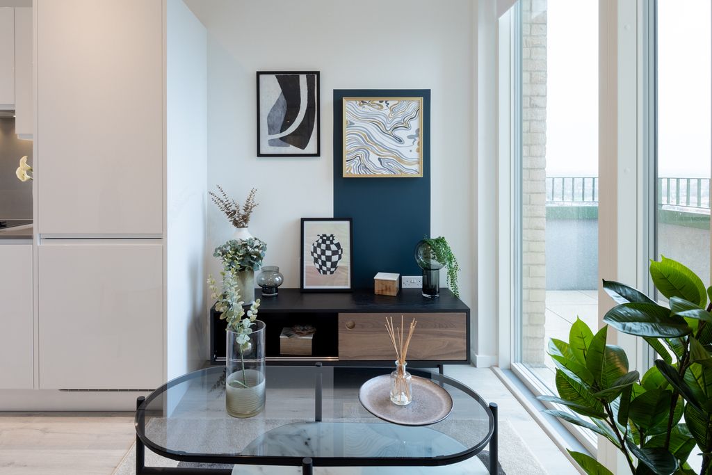 Property photo 2 of 7 Meridian One Internals