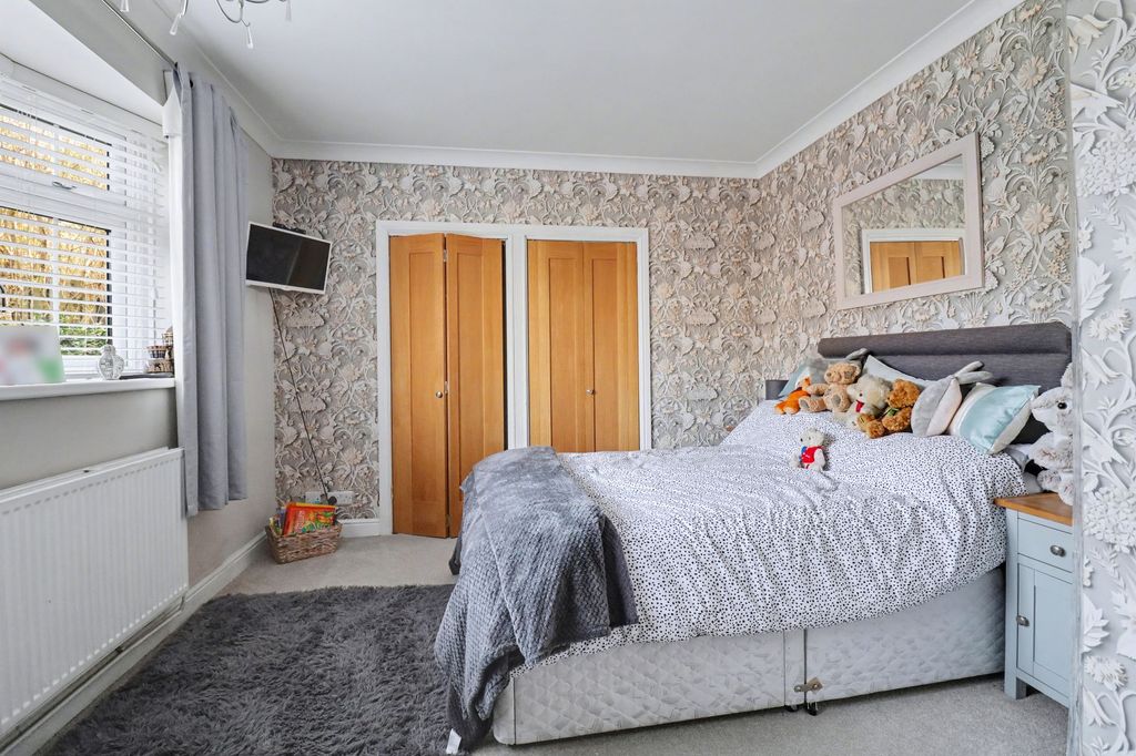 Additional image 14 of 4 bed detached bungalow for saleBotley Road, West End SO30