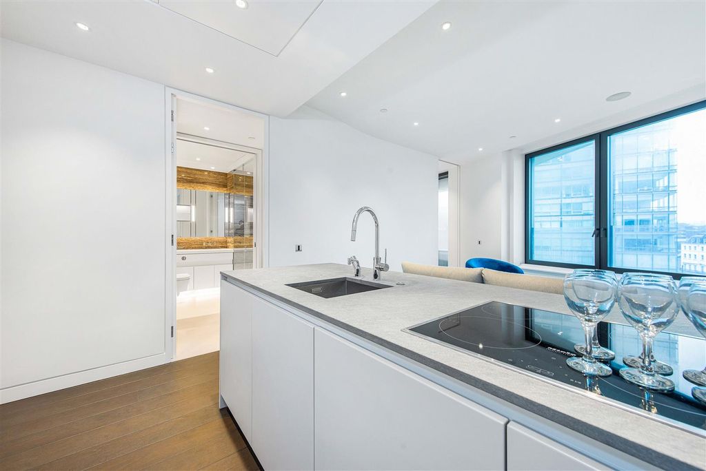 Property photo 2 of 6 Kitchen