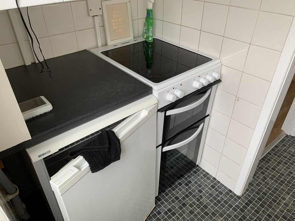 Property photo 3 of 11 Kitchen 1