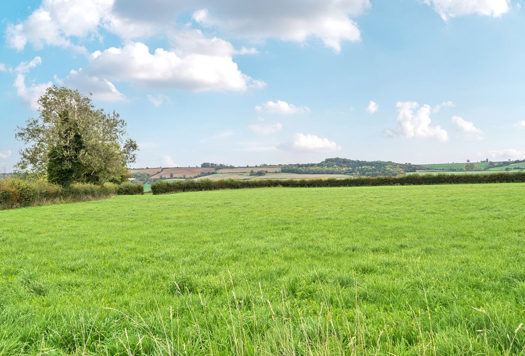 Property photo 2 of 13 1364962-4-68E90F1...