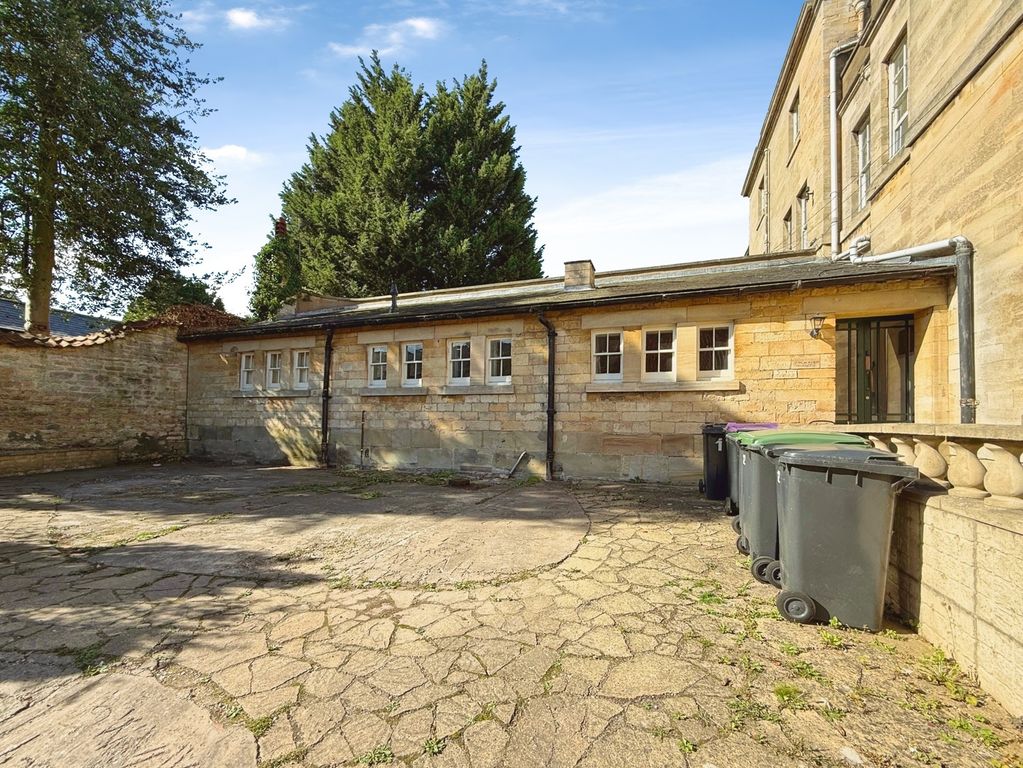 Property photo 2 of 11 Outside