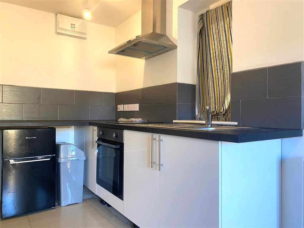 Property photo 2 of 6 Kitchen