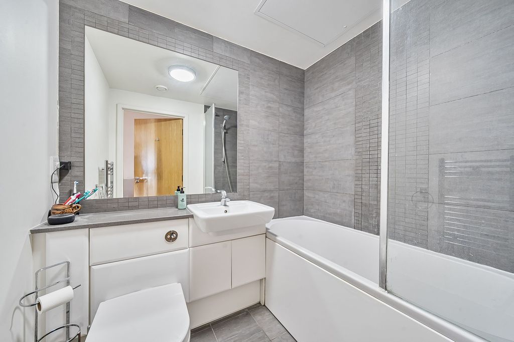 Property photo 2 of 13 Bathroom