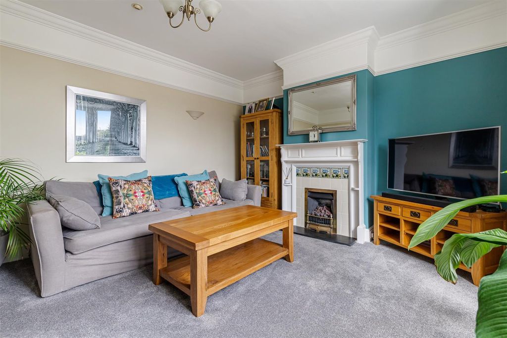 Property photo 3 of 28 15_10 Townstall Pathfields, Pathfields.Jpg